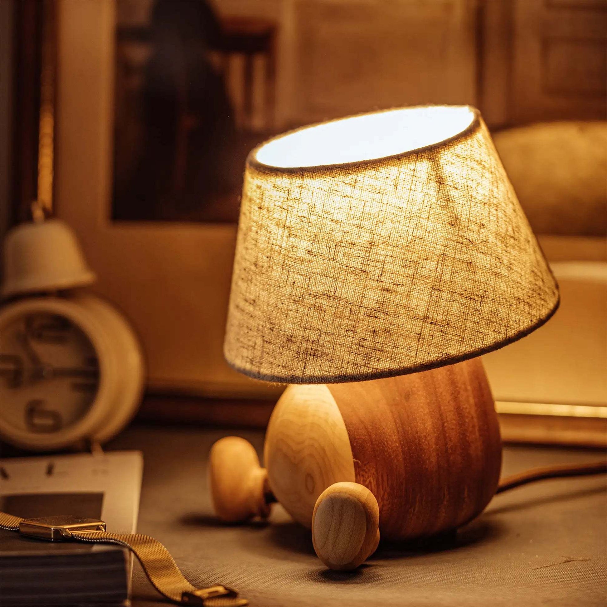 Mr. Cozy Sits Lazily - Nightstand Lamp natutopia