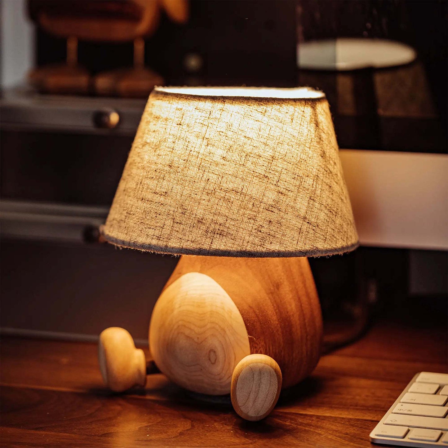 Mr. Cozy Sits Lazily - Nightstand Lamp natutopia