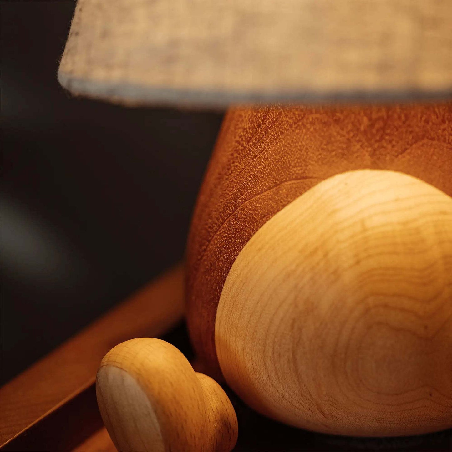 Mr. Cozy Sits Lazily - Nightstand Lamp natutopia