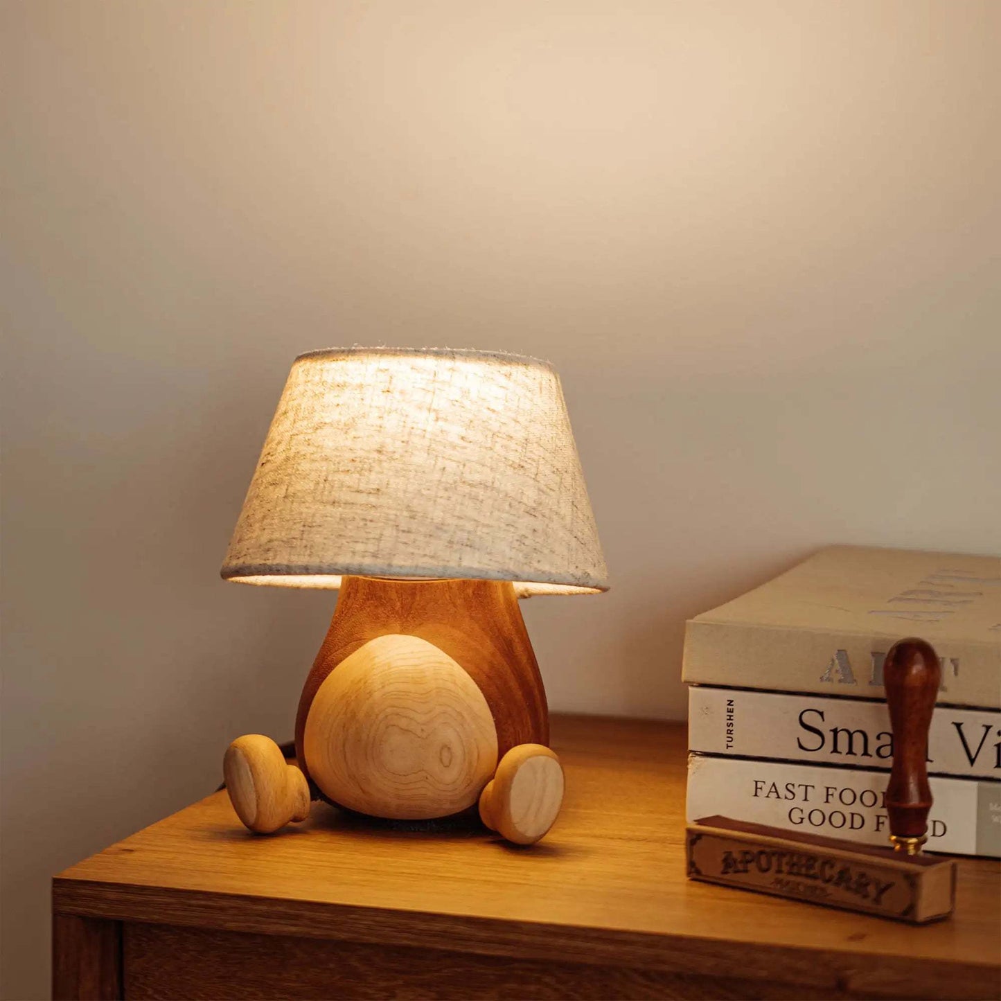 Mr. Cozy Sits Lazily - Nightstand Lamp natutopia