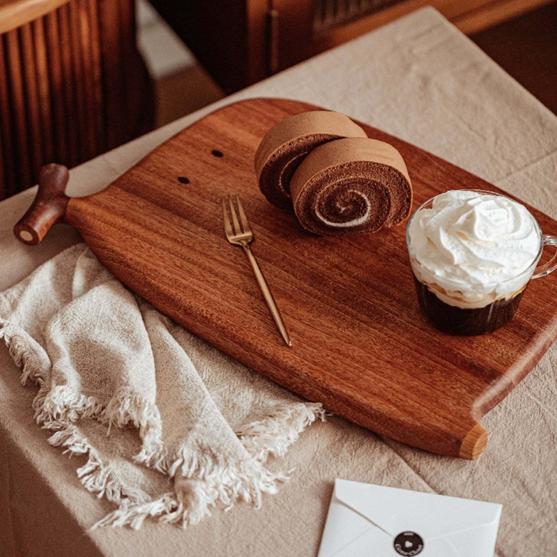 Small Eyes Cutting Board natutopia